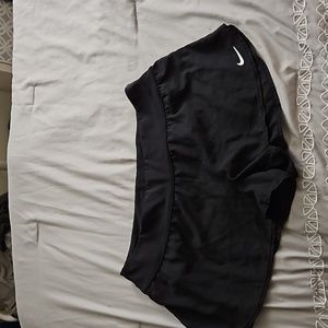 Size‎ Large Nike Running Shorts With Zippered Pocket In Back NWOT